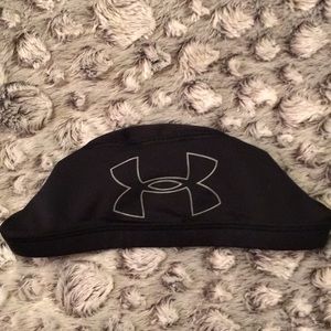 Black under armour skully cap unisex